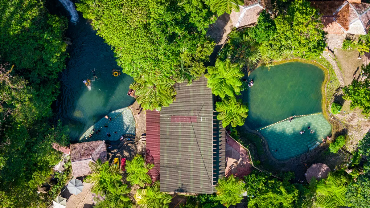 Resort me pishinë, pamje nga lart